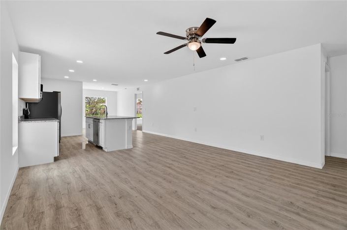 Image No.11-3 Bed House for sale