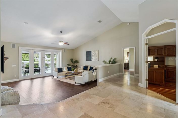 Image No.5-5 Bed House for sale