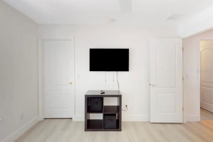 Image No.10-4 Bed House for sale