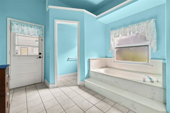 Image No.13-4 Bed House for sale
