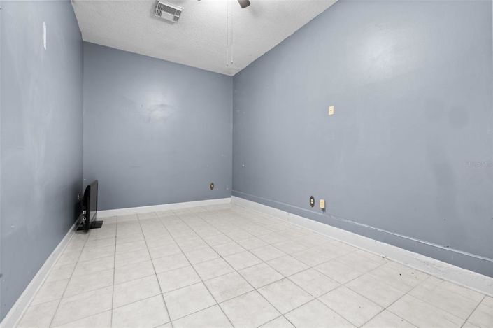 Image No.17-4 Bed House for sale