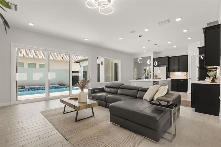 Image No.10-3 Bed House for sale