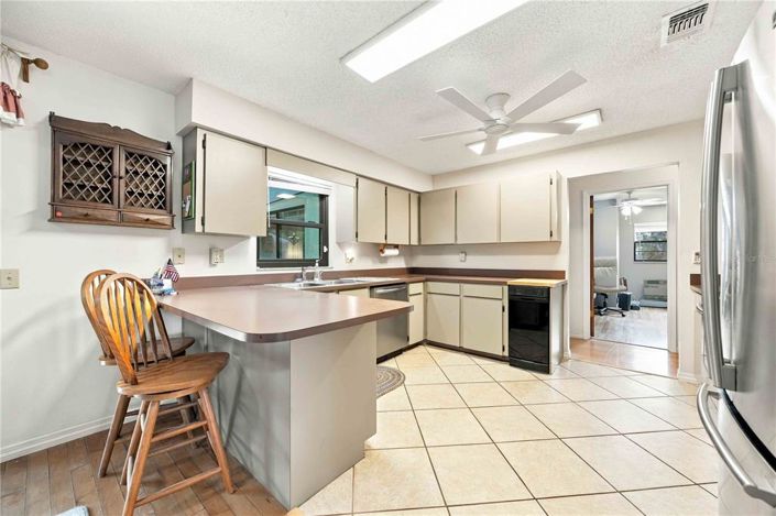 Image No.10-3 Bed House for sale