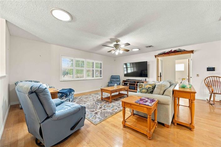 Image No.6-3 Bed House for sale