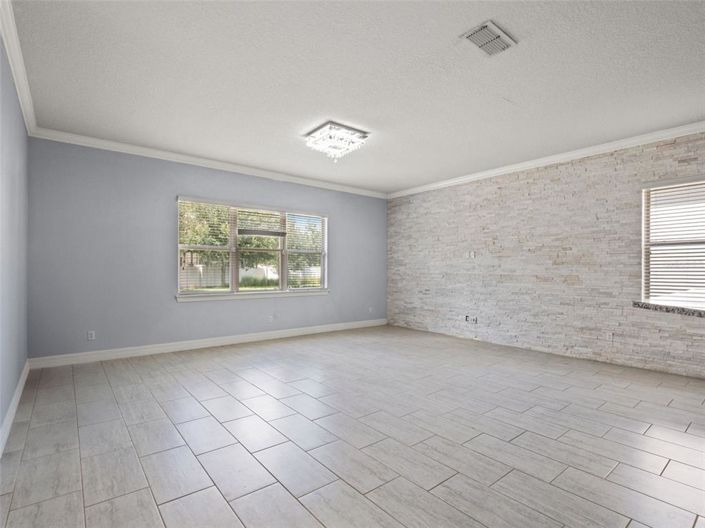 Image No.37-4 Bed House for sale
