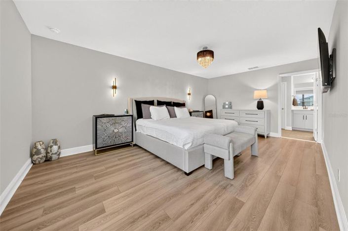 Image No.36-5 Bed House for sale