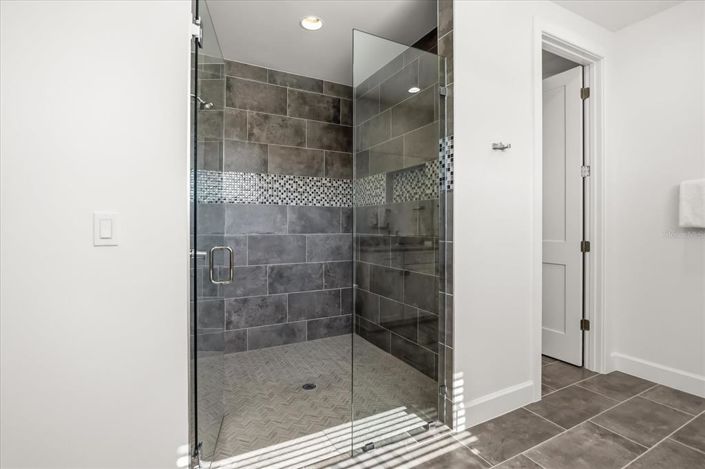 Image No.25-6 Bed House for sale