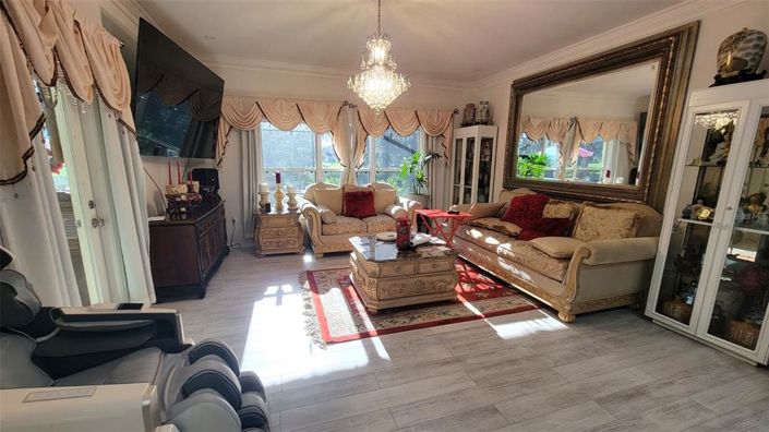 Image No.12-6 Bed House for sale