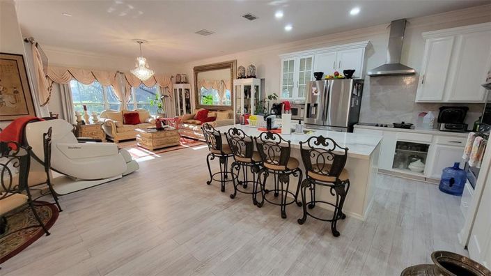 Image No.14-6 Bed House for sale