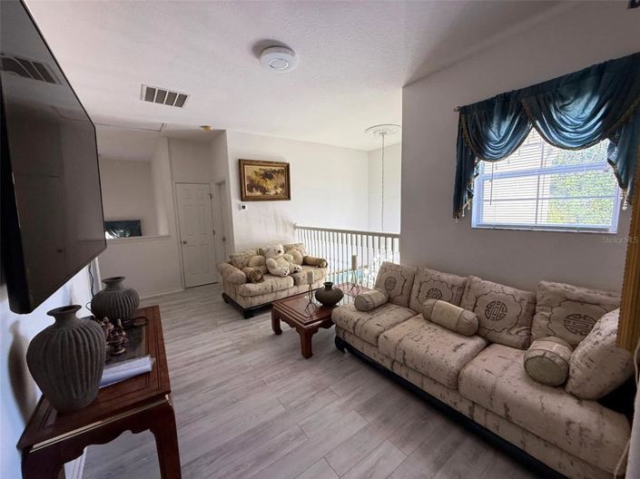 Image No.17-6 Bed House for sale