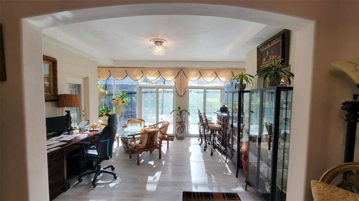 Image No.25-6 Bed House for sale