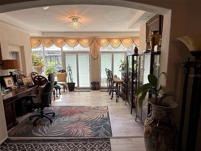 Image No.26-6 Bed House for sale