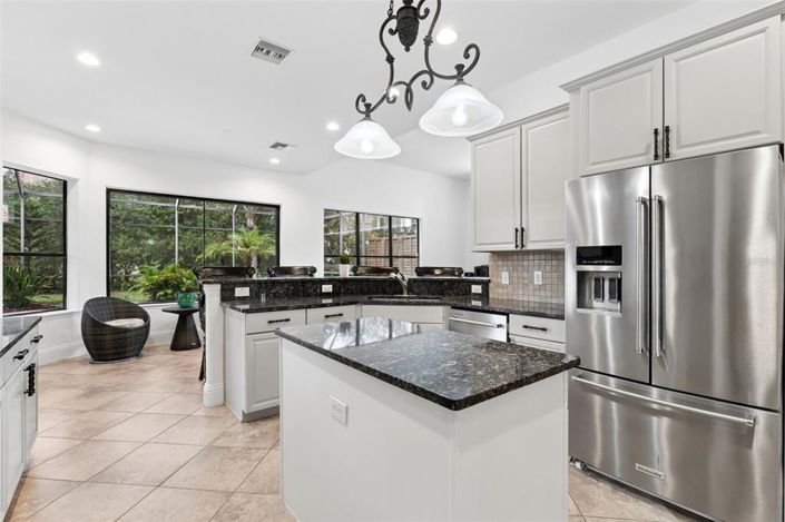 Image No.17-6 Bed House for sale