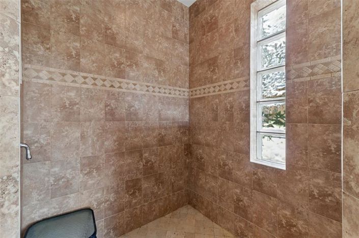 Image No.37-6 Bed House for sale
