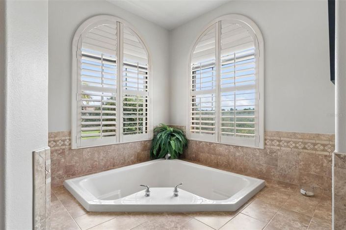 Image No.38-6 Bed House for sale