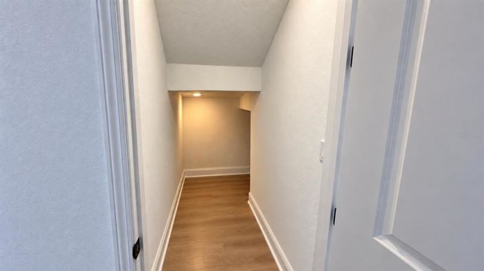 Image No.16-4 Bed House for sale