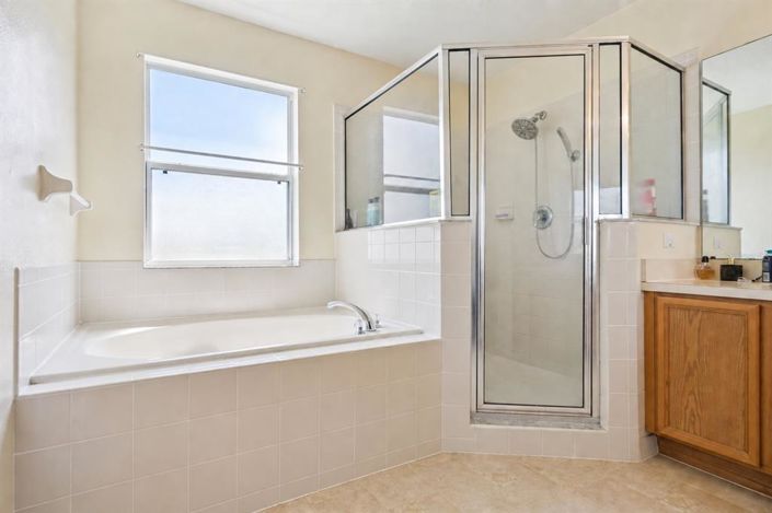 Image No.17-4 Bed House for sale