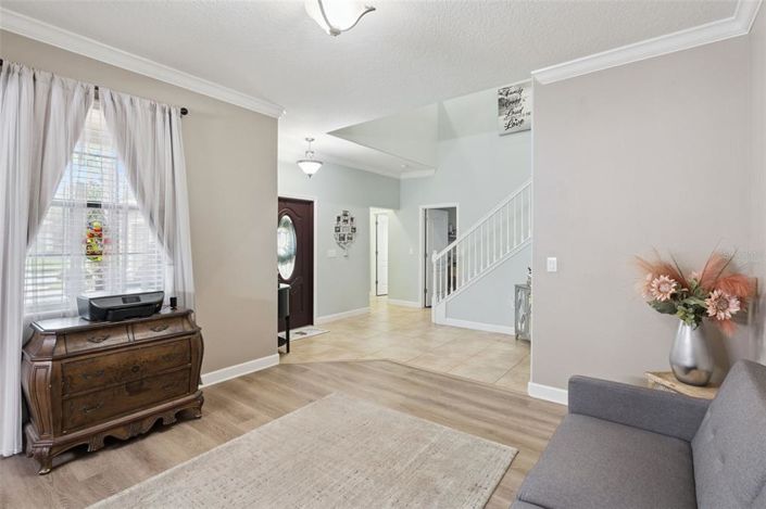 Image No.8-5 Bed House for sale