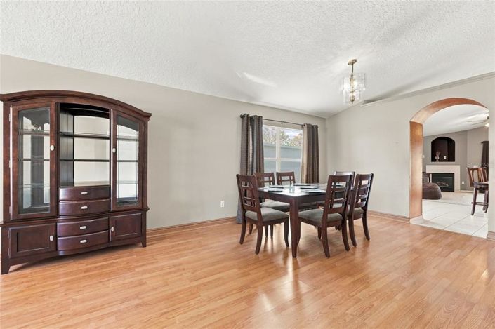 Image No.3-4 Bed House for sale