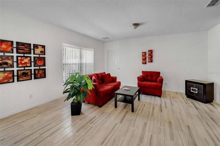 Image No.9-5 Bed House for sale