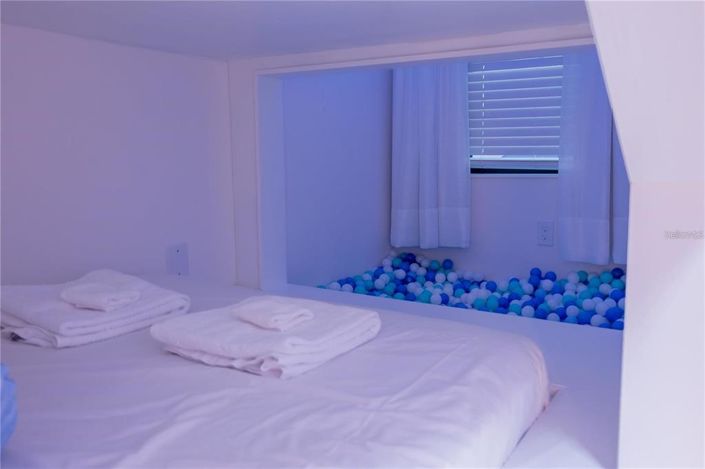 Image No.16-10 Bed House for sale