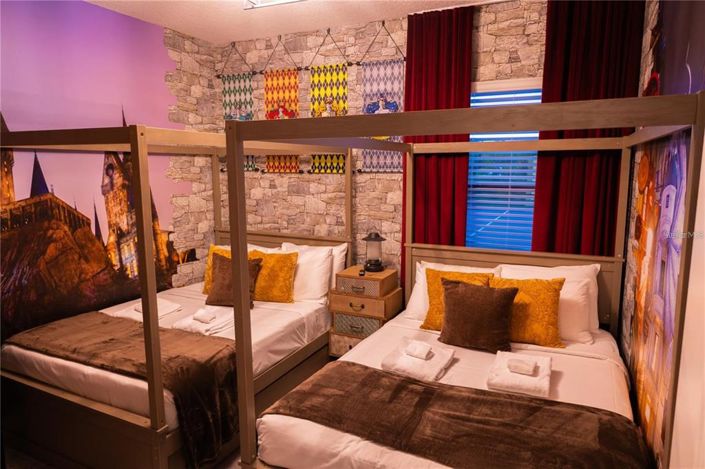 Image No.19-10 Bed House for sale