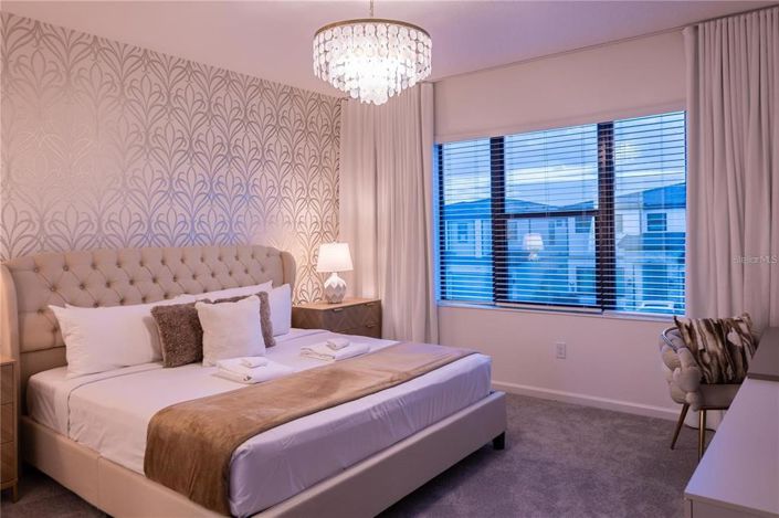Image No.25-10 Bed House for sale
