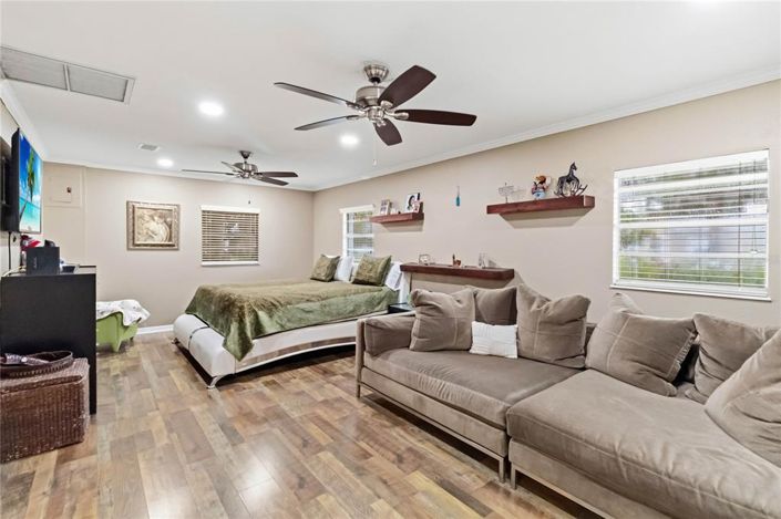 Image No.18-3 Bed House for sale