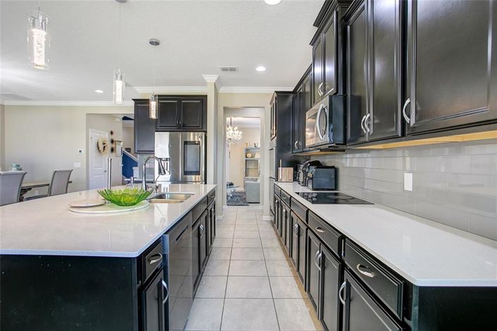 Image No.9-6 Bed House for sale