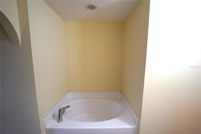 Image No.15-4 Bed House for sale