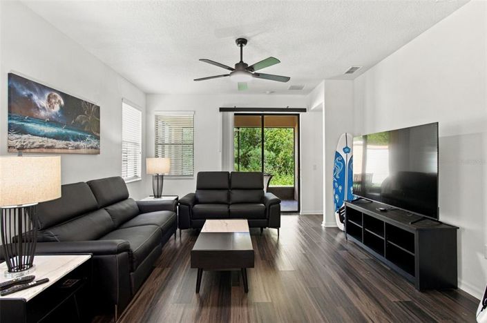 Image No.4-2 Bed House for sale