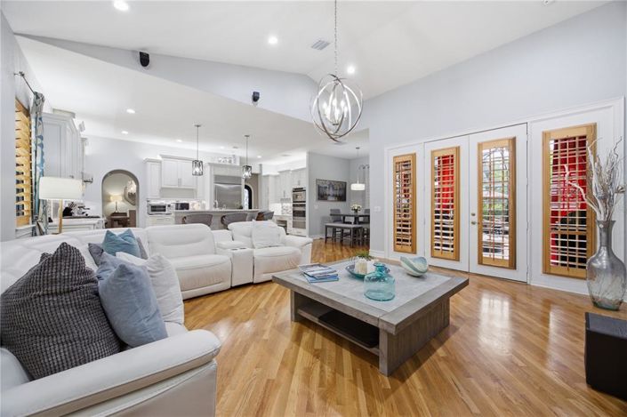 Image No.6-5 Bed House for sale