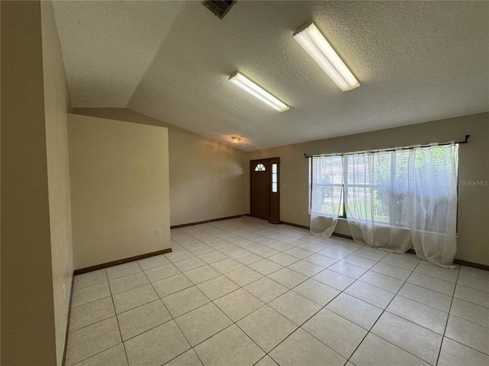 Image No.11-4 Bed House for sale