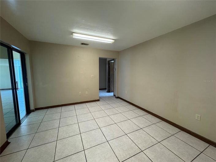 Image No.19-4 Bed House for sale