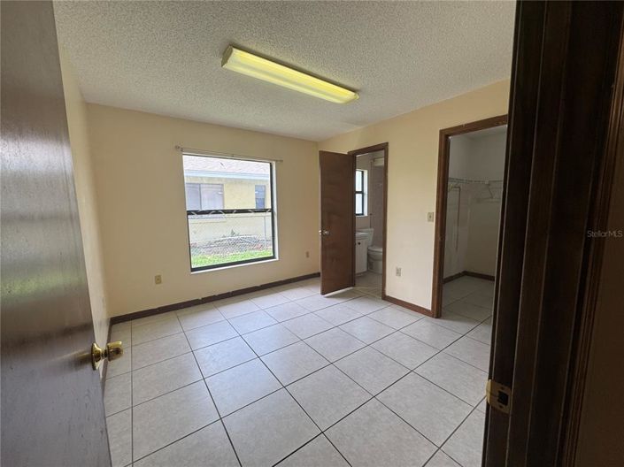 Image No.24-4 Bed House for sale