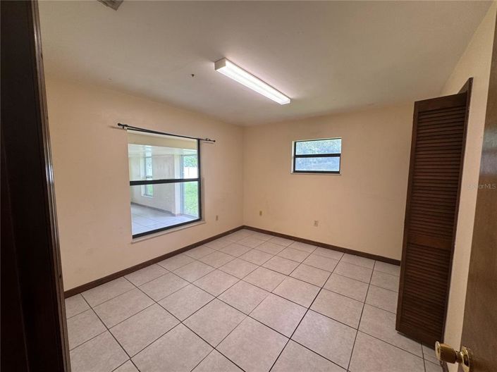 Image No.30-4 Bed House for sale