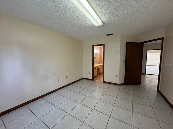 Image No.40-4 Bed House for sale