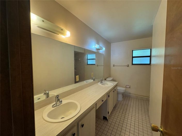 Image No.41-4 Bed House for sale