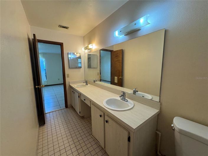 Image No.44-4 Bed House for sale