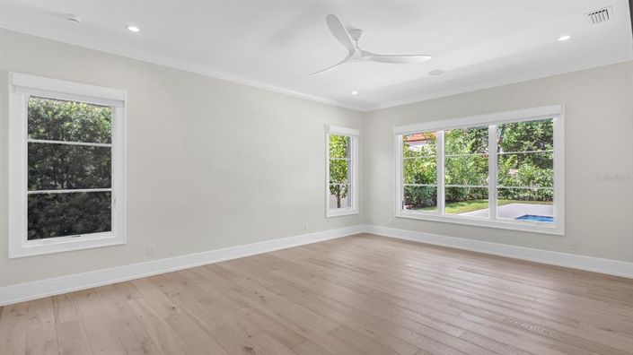 Image No.19-5 Bed House for sale