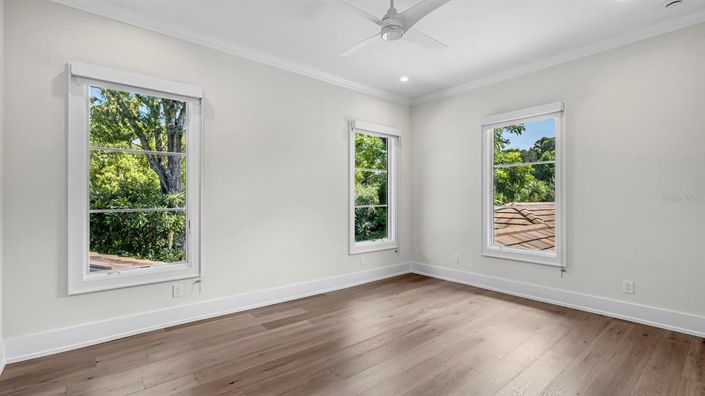 Image No.34-5 Bed House for sale