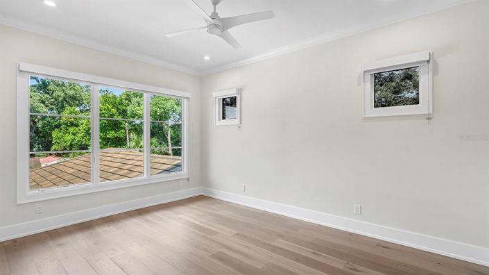Image No.36-5 Bed House for sale