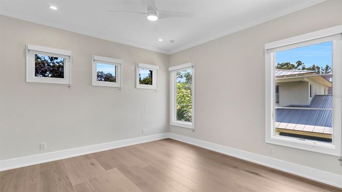 Image No.38-5 Bed House for sale