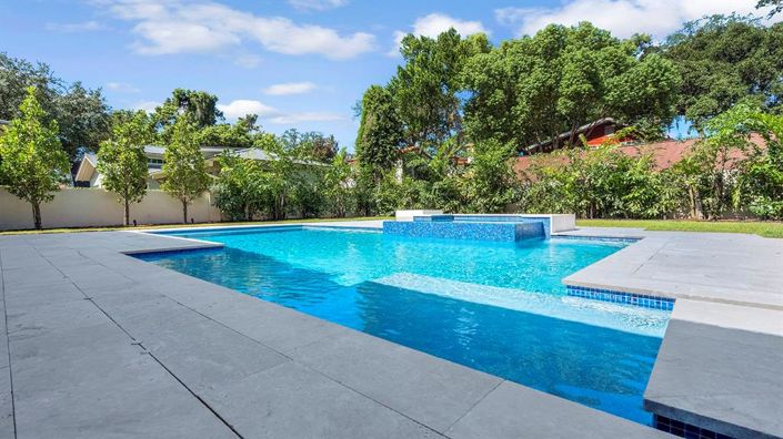 Image No.42-5 Bed House for sale