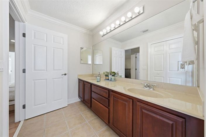 Image No.26-4 Bed House for sale