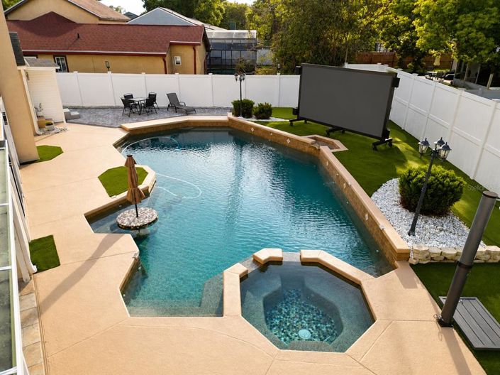 Image No.8-4 Bed House for sale