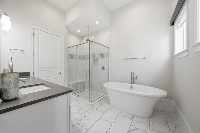 Image No.10-7 Bed House for sale
