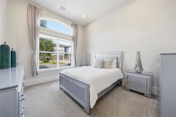 Image No.7-7 Bed House for sale