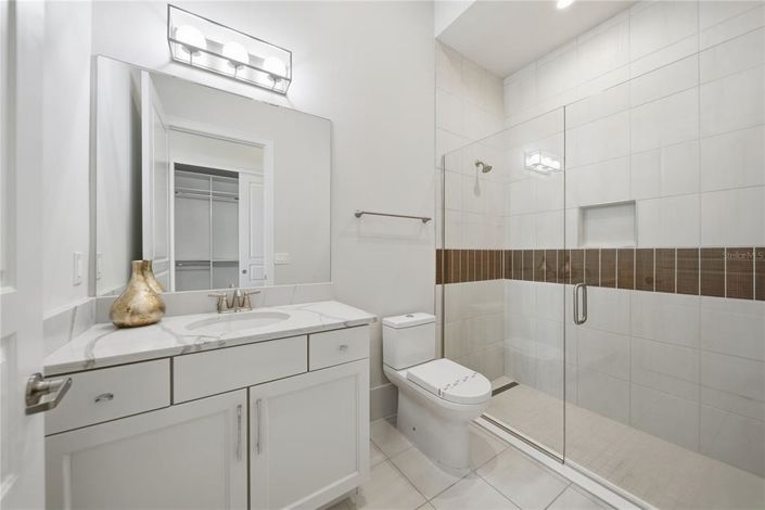 Image No.8-7 Bed House for sale
