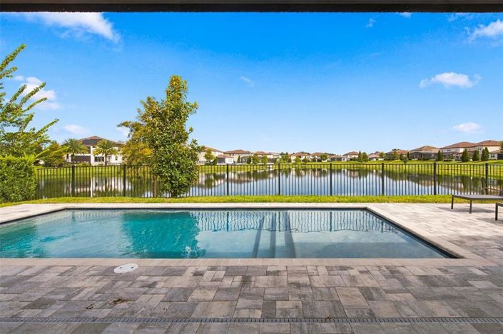 Image No.8-6 Bed House for sale